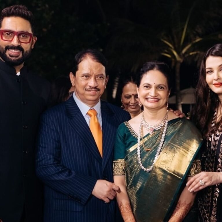 ऐश्वर्या-अभिषेक ने लगाया तलाक की खबरों पर विराम:श्वेता पाई की स्टार स्टड शादी में साथ शामिल हुए, साथ क्लिक करवाई फैमिली फोटो