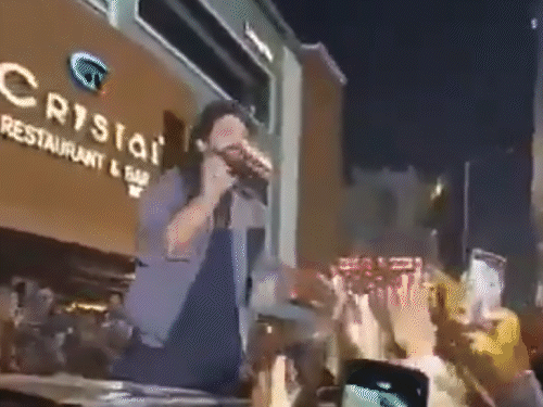 हैदराबाद में फिल्म पुष्पा-2 की स्क्रीनिंग के दौरान भगदड़:1 महिला की मौत, 3 घायल; अल्लू अर्जुन से मिलने आए फैंस पर लाठीचार्ज