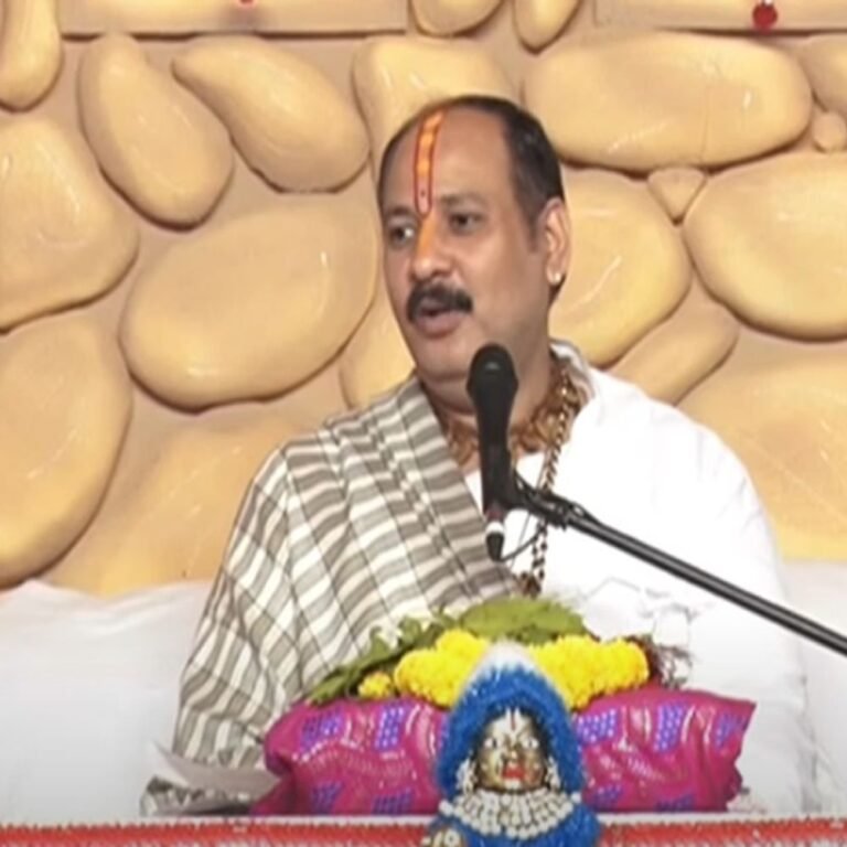 पं. प्रदीप मिश्रा बोले-क्रिसमस पर बच्चों को जोकर न बनाएं:लाल ड्रेस-टोपी की जगह शिवाजी और महाराणा-प्रताप के कपड़े पहनाइए, 31st शिवालयों में मनाएं