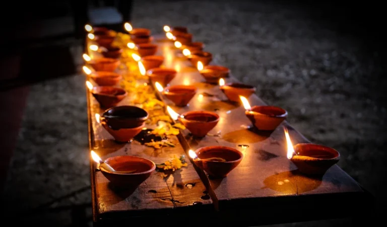 Karthigai Deepam 2024: आज है कार्तिगाई दीपम त्योहार, भगवान कार्तिकेय को इस तरह से कर सकते हैं प्रसन्न
