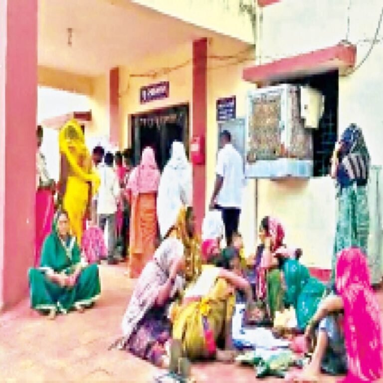 90 गांवों से 5 करोड़ लेकर फरार:महिलाओं के नाम पर माइक्रो फाइनेंस के जरिए निकाला लोन