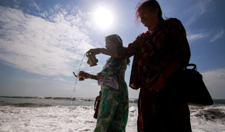 Paush Amavasya 2024: पौष अमावस्या कब है? जानें शुभ मुहूर्त और इस दिन क्या करें व क्या न करें