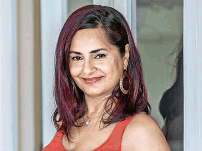 होली फिल्म के किसिंग सीन के दौरान नर्वस थे आमिर:किटू गिडवानी बोलीं- वो भी उतने नर्वस थे, जितनी मैं, उन्हें उस समय फेम नहीं मिला था