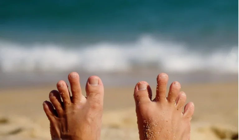 पैर के अंगूठे के बगल वाली उंगली बताती है व्यक्ति का स्वभाव कैसा है? जानें सामुद्रिक शास्त्र से इसका मतलब