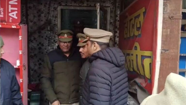 UP Crime: नए साल पर परिवार के पांच लोगों की हत्या… बेटे ने मां सहित 4 बहनों को दी दर्दनाक मौत, पढ़ें वजह