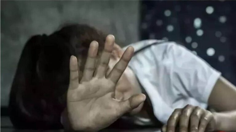 Rajgarh News: स्कूल में पांचवी की छात्रा से चपरासी ने की छेड़छाड़, प्राचार्य ने की मामले को दबाने की कोशिश