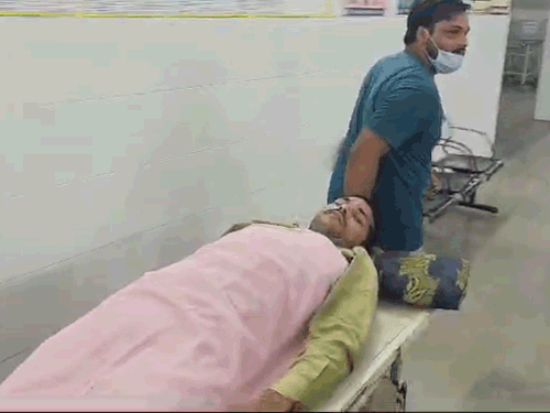 गार्ड को गोली मारकर 78 लाख की लूट:गाड़ी का डोर नहीं खोला तो बदमाशों ने की फायरिंग;शराब दुकानों में कैश-कलेक्शन करने निकली थी टीम