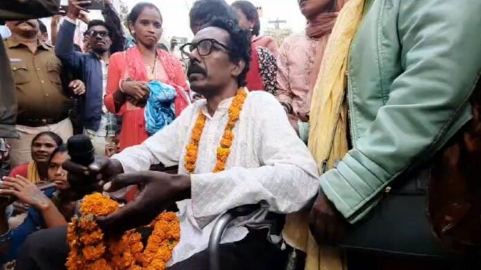 CG Loan Scam: कोरबा में महिलाओं ने 2 मंत्रियों को बनाया बंधक, 40 हजार औरतें हैं करोड़ों की ठगी का शिकार