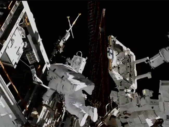 सुनीता विलियम्स ने अंतरिक्ष में आठवीं बार स्पेसवॉक किया:स्पेस स्टेशन से बाहर निकलीं, 6:30 घंटे तक ISS के बाहरी हिस्से की मरम्मत की