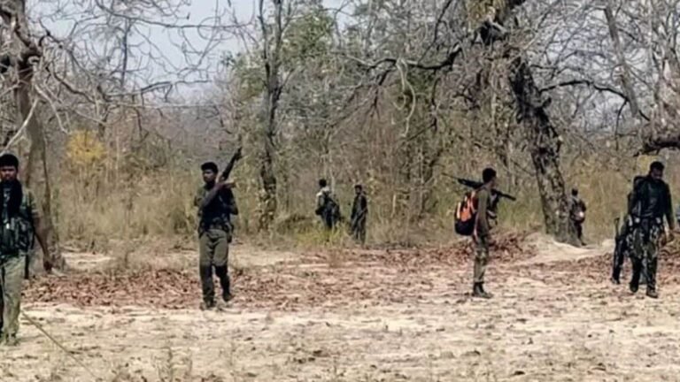 बस्तर में सुरक्षा बलों और नक्सलियों के बीच मुठभेड़, 12 नक्सली ढेर