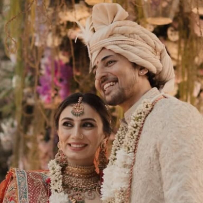 सिंगर दर्शन रावल ने लॉन्ग टाइम गर्लफ्रेंड से की शादी:इंटीमेट वेडिंग की तस्वीरों के साथ लिखा- बेस्ट फ्रेंड फॉरएवर