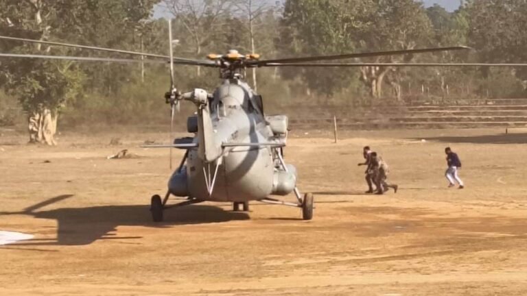 Cobra Battalion Airlift: नक्सलियों से मुठभेड़ में घायल जवान एयरलिफ्ट, गरियाबंद जंगलों में एक नक्सली ढेर
