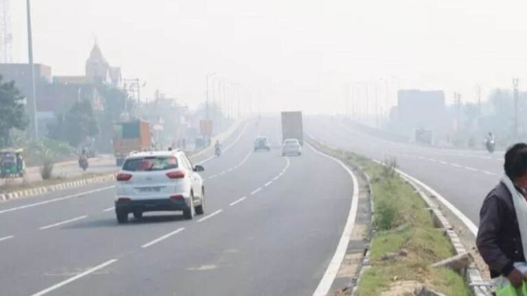 राजगढ़ में Highway पर लूट, टायर पंचर होने पर Car रोकते ही लुटेरों का अटैक