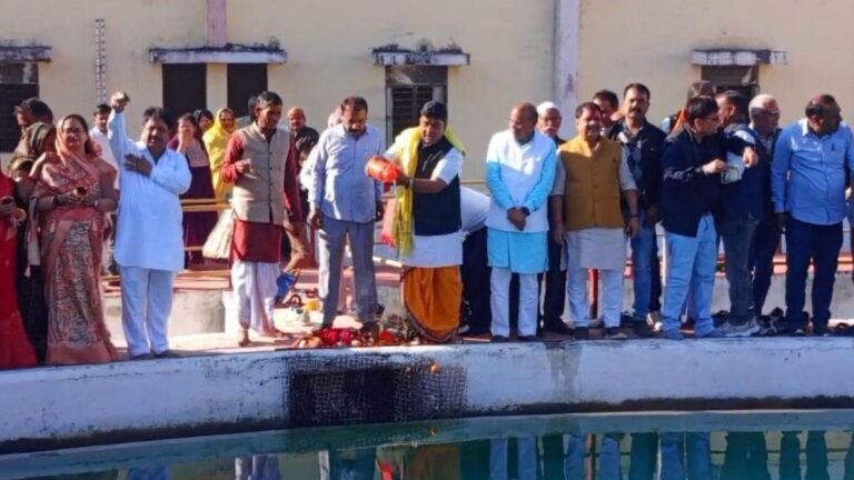 घर बैठे महाकुंभ स्नान का ले सकते हैं लाभ, सुबह सप्लाई से पहुंचेगा का गंगाजल