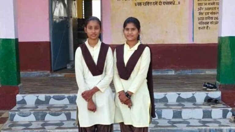 एमपी के स्कूल में टीचर को आया हार्ट अटैक, दो छात्राओं ने सीपीआर देकर बचाई जान