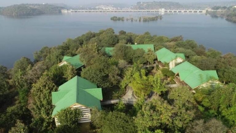 थर्टी फर्स्‍ट पर सैलानी और हनुवंतिया में हुई म्यूजिकल नाइट, पर्यटकों ने दी वर्ष 2024 को विदाई