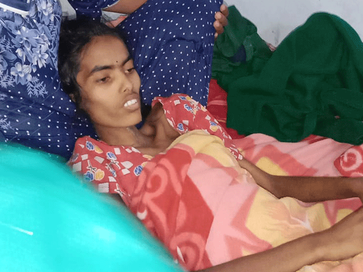 बॉयफ्रेंड से बिछड़ने के डर से गर्लफ्रेंड ने पिया हार्पिक,मौत:मुंगेली में एक महीने पहले घर से भाग गई थी; सरपंच ने लिखवाया सुसाइड नोट