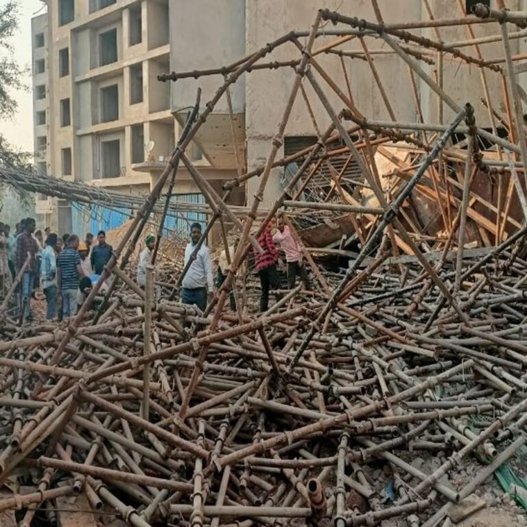 रायपुर में निर्माणाधीन इमारत की छत ढही:4 से 5 मजदूरों के दबे होने की आशंका, मौके पर पुलिस की टीम मौजूद, रेस्क्यू ऑपरेशन जारी