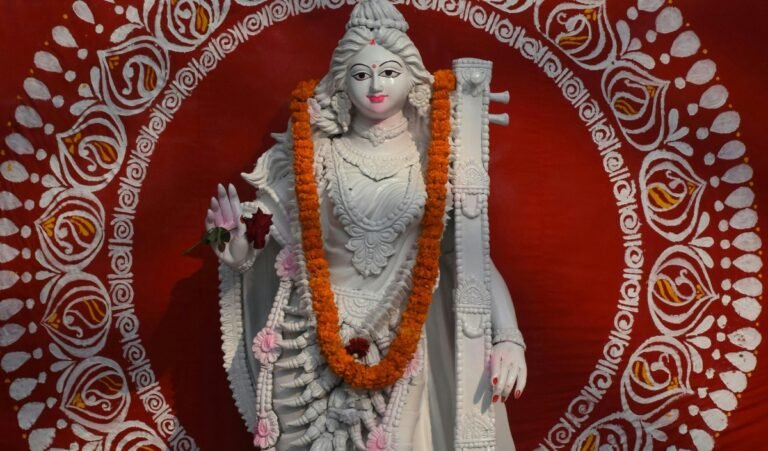 Basant Panchami 2025: बसंत पंचमी कब है? जानें सही डेट और पूजा-विधि