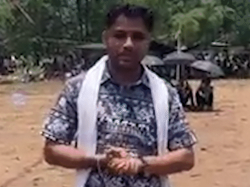 नमस्कार मैं मुकेश चंद्राकर हूं…ये मेरी कहानी है:CM बनने का सपना था, मेकैनिक से बना पत्रकार; नक्सलियों के चंगुल से जवान को छुड़ाया