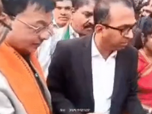 मंत्री ने महिलाओं को धमकाया, बोले-ज्यादा हेकड़ी मत दिखाओ:कोरबा में लखनलाल ने कहा- पुलिस से फेंकवा देंगे, भूपेश बोले- लूट-खसोट भाजपा की पहचान