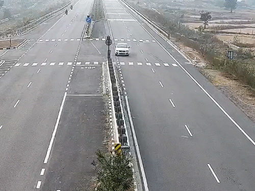 2 लड़कियों की मौत का LIVE VIDEO:मनाली घूमने गए थे, बिलासपुर से कोरबा आते समय अनकंट्रोल होकर पलटी कार, उड़े परखच्चे, एक गंभीर