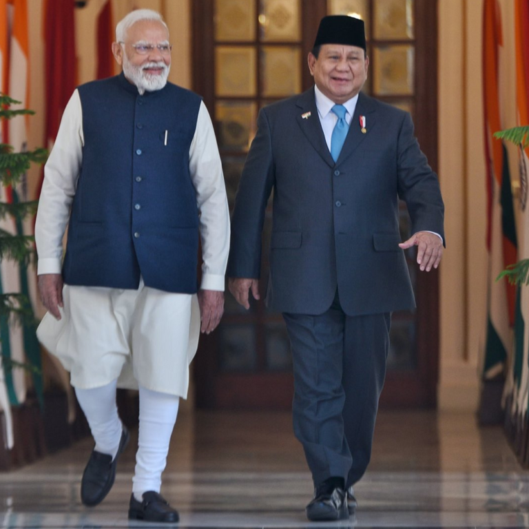 इंडोनेशिया के राष्ट्रपति प्रबोवो से मिले PM मोदी:हैदराबाद हाउस में गर्मजोशी से हाथ मिलाया; राष्ट्रपति भवन में गार्ड ऑफ ऑनर से स्वागत