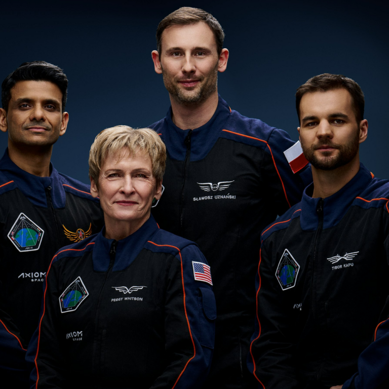 ISS पर जाने वाले पहले भारतीय होंगे शुभांशु शुक्ला:स्पेस एक्स ड्रैगन के पायलट बनेंगे, कहा- अंतरिक्ष में योगा करूंगा; 14 दिन रिसर्च करेगा मिशन