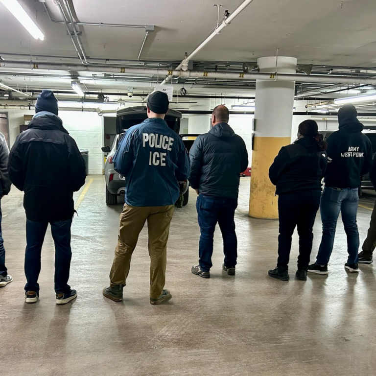 अवैध अप्रवासियो को ढूंढने गुरुद्वारों में पहुंची अमेरिकी पुलिस:विरोध में सिख संगठन, कहा- इससे हमारे धर्म की पवित्रता को नुकसान