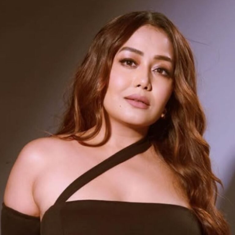 एमराल्डो स्कैम में नेहा कक्कड़ की गिरफ्तारी की खबरें अफवाह:हथकड़ी लगाए हुए पुलिस के साथ जाती हुईं सिंगर की तस्वीरें AI जेनेरेटेड