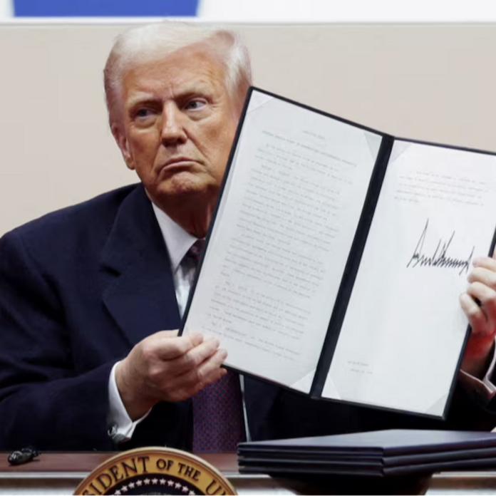 ट्रम्प ने भेदभाव खत्म करने वाला प्रोग्राम बंद किया:स्टॉफ को सैलरी देकर छुट्टी पर भेजा, नौकरी से निकालने की तैयारी