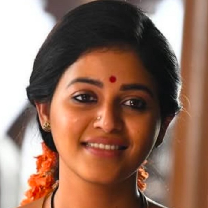 फिल्म गेम चेंजर में अपने रोल को लेकर बोलीं अंजलि:साउथ एक्ट्रेस ने कहा- पूरे करियर में पार्वती का किरदार सबसे चैलेंजिंग रहा