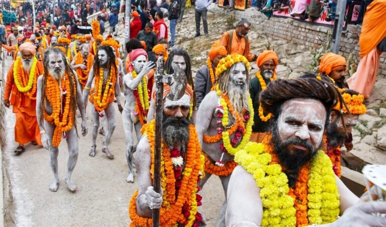 Mahakumbh 2025: महाकुंभ का शाही स्नान कब है? जानें शुभ मुहूर्त और अमृत स्नान के नियम