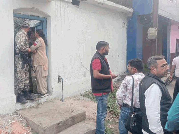 रायगढ़ में घर में घुसकर भाई-बहन की हत्या:दोनों के सिर पर धारदार हथियार से वार, शरीर पर चोट के कई निशान; लहूलुहान मिले शव