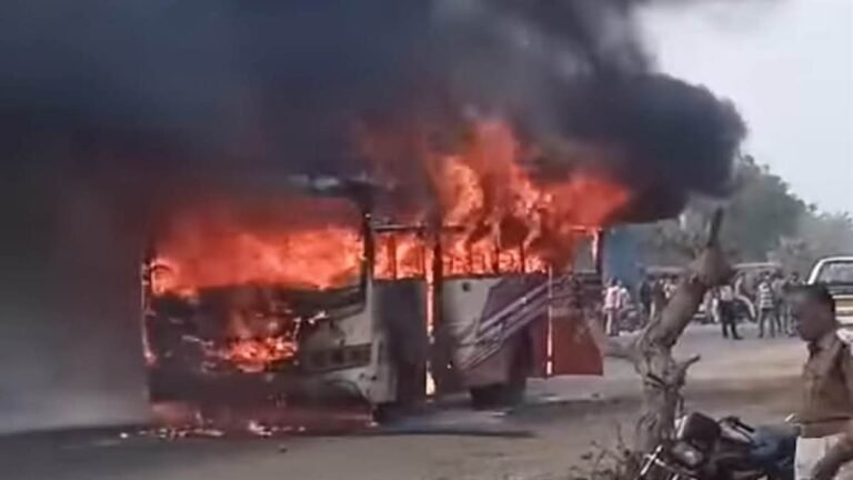 Breaking: विदिशा के सिरोंज में बस ने बच्‍चे को कुचला, गुस्‍साई भीड़ ने बस फूंकी