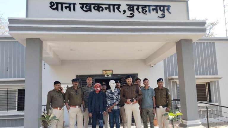 पाचोरी में बने पिस्टल ले जा रहे आगरा के दो तस्कर गिरफ्तार, पूछताछ जारी