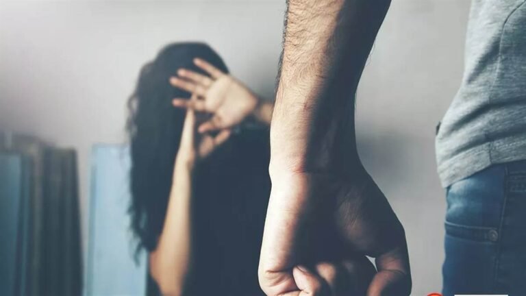 शिवपुरी में चरित्र शंका में पति ने चाकू से फोड़ी पत्नी की आंखें, गुप्तांग पर भी किए बार