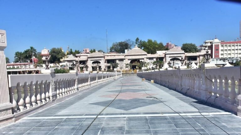 महाकाल के शिखर दर्शन कर सकेंगे भक्त, मंदिर तक पहुंचने के लिए रुद्रसागर पर बना पुल