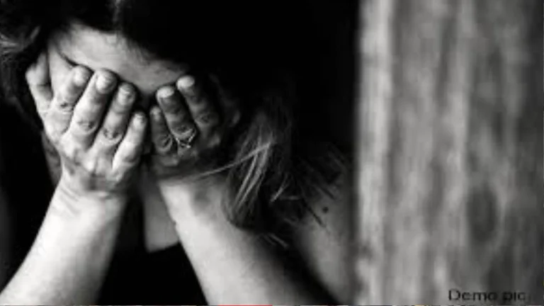 दुष्कर्म का विरोध करने पर आरोपी ने महिला के गुप्तांग पर किया चाकू से हमला