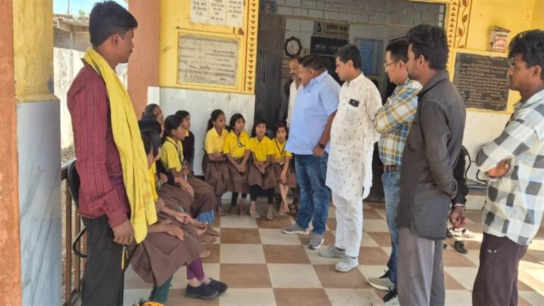 बड़वानी में फूड पायजनिंग से 20 छात्राएं हुई बीमार, अस्पताल में भर्ती