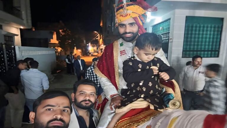तोरण मारने के बाद दूल्हे को घोड़ी पर आया हार्ट अटैक, मौत- दुल्‍हन स्‍टेज पर करती रही इंतजार, बा‍रातियों के होश उड़े
