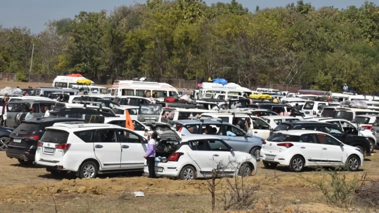 रीवा-प्रयागराज के बीच फिर उमड़े श्रद्धालु, रुक-रुककर चले वाहन