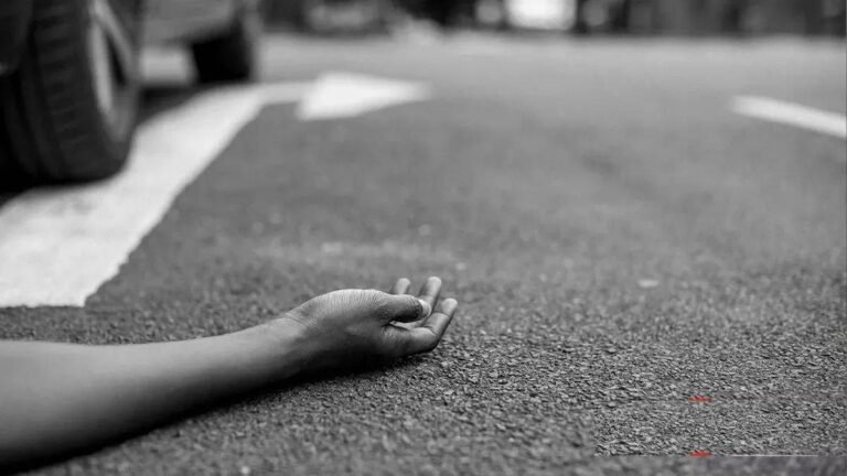 महीनों से सड़क किनारे खड़ा ‘मौत का ट्रक’… इस बार बाइक सवार टकराए, दोनों की चली गई जान… एमपी के उमरिया में हादसा