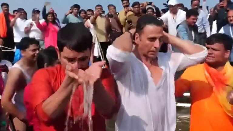 अक्षय कुमार ने प्रयागराज संगम में लगाई डुबकी, योगी आदित्यनाथ की तारीफ करते हुए कहा- बहुत अच्छे इंतजाम हैं