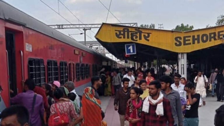 महाशिवरात्रि पर कुबेरेश्‍वर धाम के लिए सीहोर रेलवे स्‍टेशन पर 11 जोड़ी ट्रेनों का अस्‍थाई स्‍टापेज