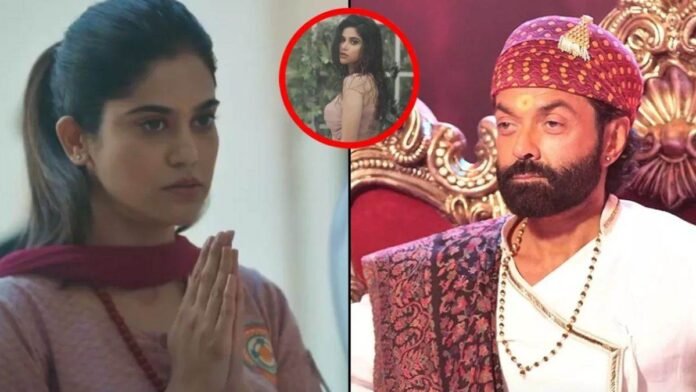 Aashram 3 में पम्मी पहलवान के बाबा निराला यूं हीं नहीं हैं दीवाने, Bold Photos देखकर हार जाएंगे अपना दिल