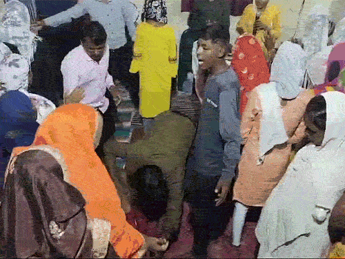 चिकन-मटन खिलाकर, डरा-धमकाकर धर्मांतरण:चंगाई सभा में बुलाकर ब्रेन वॉश, पास्टर बोला- मंदिरों में प्रसाद खाने वाले शैतान, पति-पत्नी पर FIR