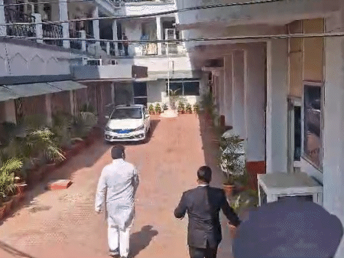 शराब घोटाला...EOW दफ्तर में एजाज ढेबर से पूछताछ:पूर्व मेयर के करीबियों को भी बुलाया; भाई अनवर पहले से जेल में है बंद