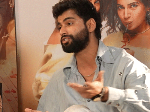 ‘अर्जुन कपूर से तारीफ मिलना भावुक पल’:हर्ष गुजराल बोले- पैसों के लिए शुरू की कॉमेडी, कभी दो लोगों के सामने किया परफॉर्म