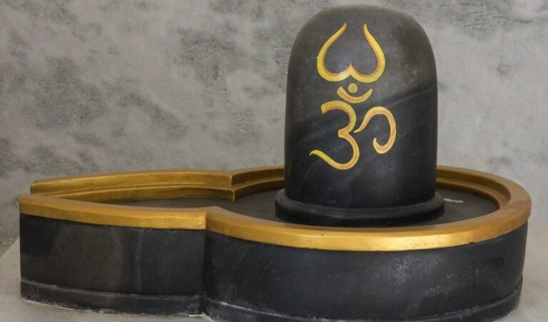 Maha Shivratri 2025: महाशिवरात्रि से पहले बार-बार सपने में शिवलिंग दिखाई दे रहे, जानिए भगवान शिव आपको क्या संकेत देना चाहते हैं
